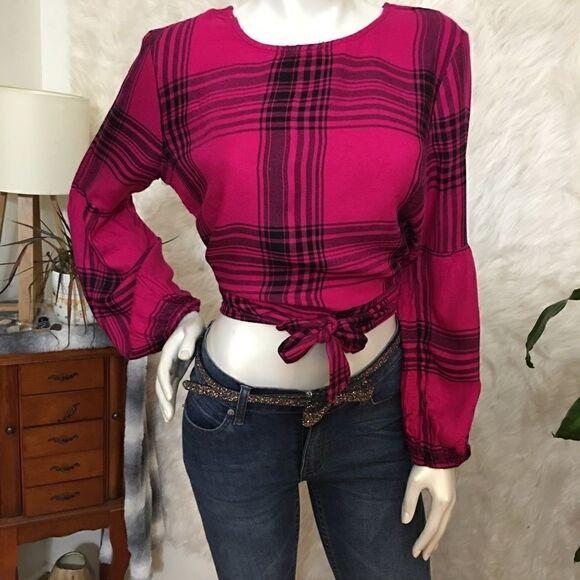 Wild Fable crop wrap top with puffed sleeves! SOFT - Picture 2 of 9